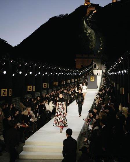 Karl Lagerfeld fashion show on Great Wall in 2007