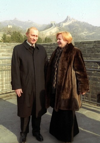 Putin visited Great Wall in 2002